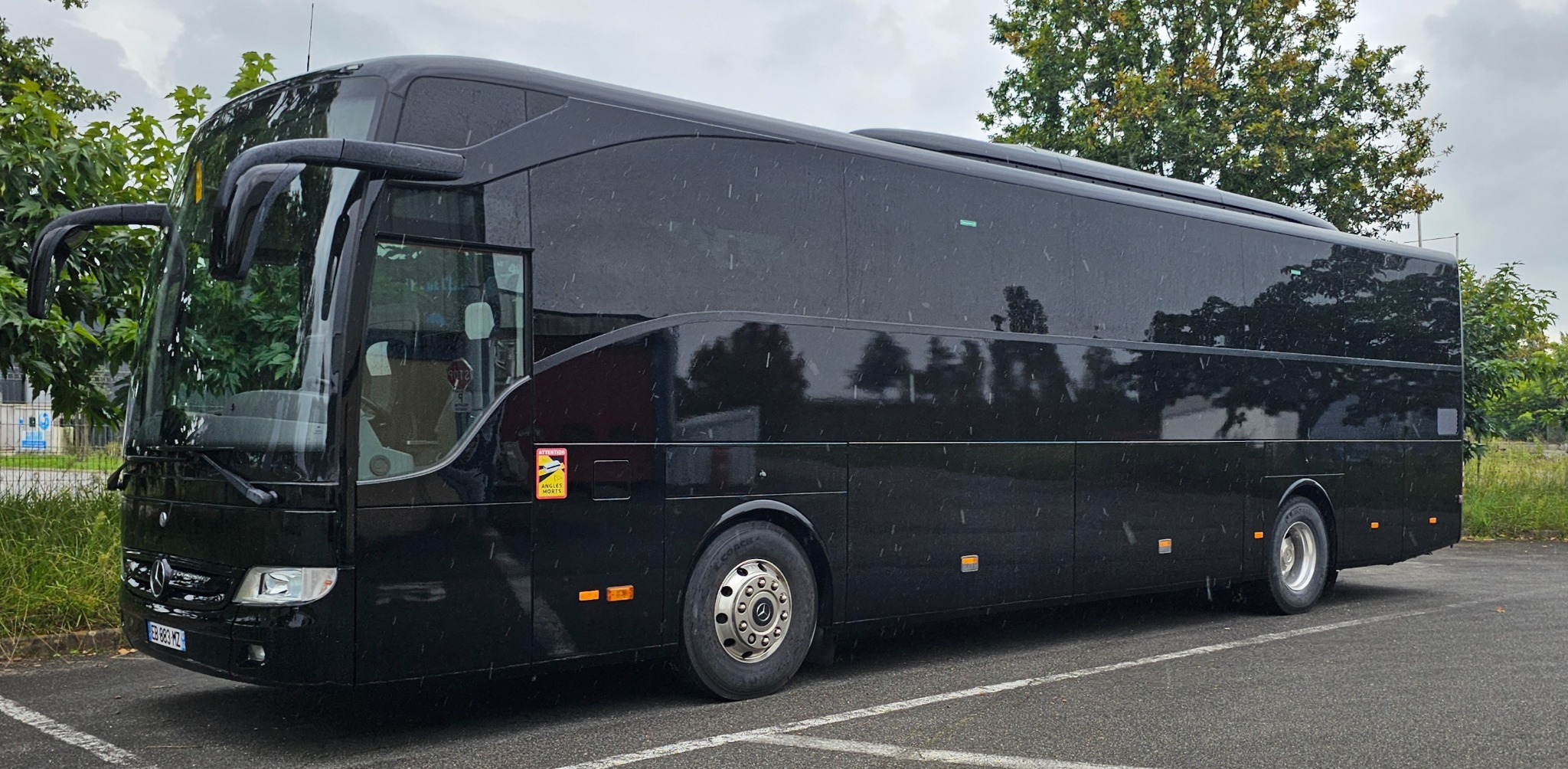 Autocar Mercedes Tourismo noir Transports Ondarts au Pays Basque
